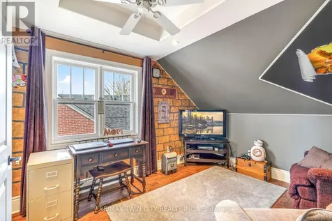 32 Fulton Street Brantford ON N3R 4E5