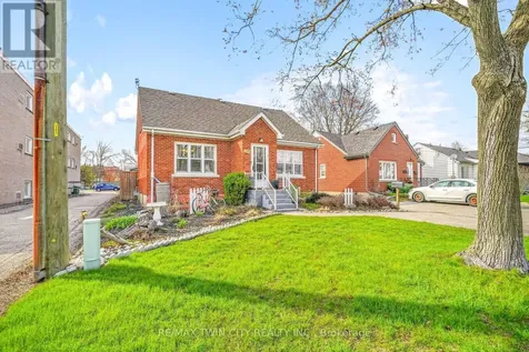 32 Fulton Street Brantford ON N3R 4E5