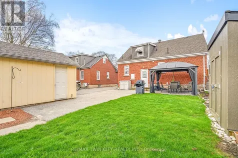 32 Fulton Street Brantford ON N3R 4E5