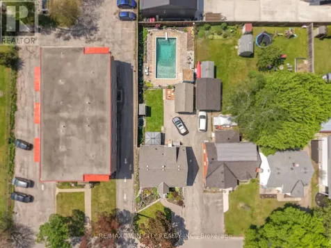 32 Fulton Street Brantford ON N3R 4E5