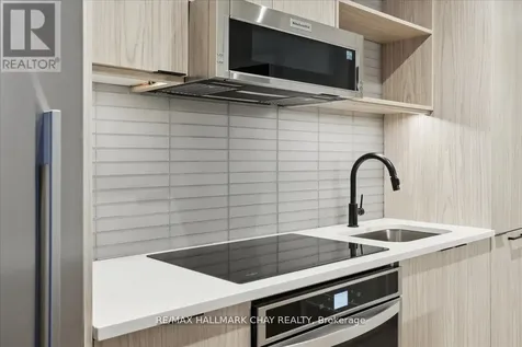 185 Dunlop Street East Barrie (lakeshore) ON L4M 0M7