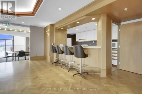 2760 Carousel Crescent Ottawa ON K1T 2N4
