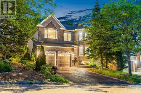 8 Glenrill Place Ottawa ON K2M 2T6