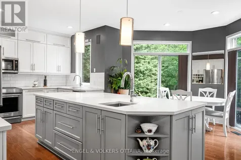 8 Glenrill Place Ottawa ON K2M 2T6