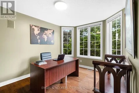 8 Glenrill Place Ottawa ON K2M 2T6