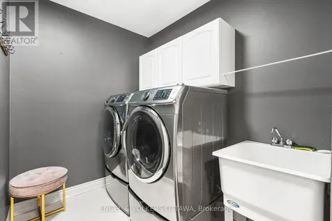 8 Glenrill Place Ottawa ON K2M 2T6