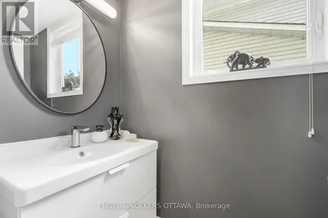 8 Glenrill Place Ottawa ON K2M 2T6