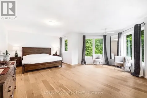 8 Glenrill Place Ottawa ON K2M 2T6