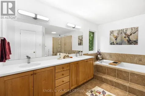 8 Glenrill Place Ottawa ON K2M 2T6