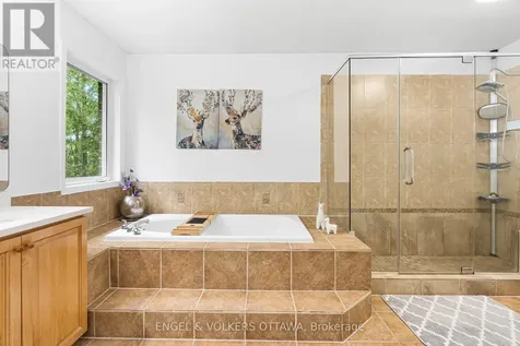 8 Glenrill Place Ottawa ON K2M 2T6