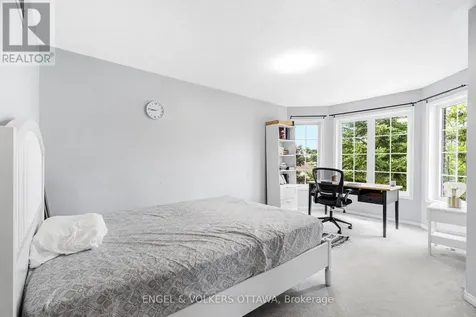 8 Glenrill Place Ottawa ON K2M 2T6
