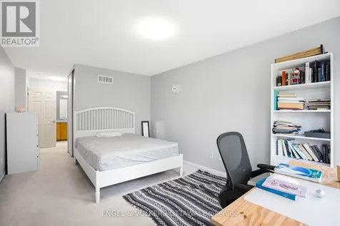 8 Glenrill Place Ottawa ON K2M 2T6