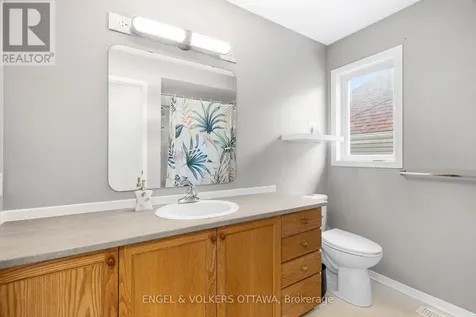 8 Glenrill Place Ottawa ON K2M 2T6
