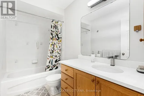 8 Glenrill Place Ottawa ON K2M 2T6