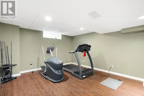 8 Glenrill Place Ottawa ON K2M 2T6