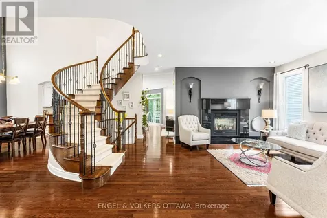 8 Glenrill Place Ottawa ON K2M 2T6
