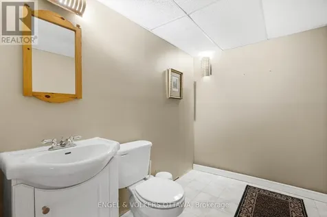 8 Glenrill Place Ottawa ON K2M 2T6