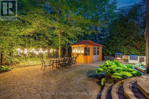 8 Glenrill Place Ottawa ON K2M 2T6