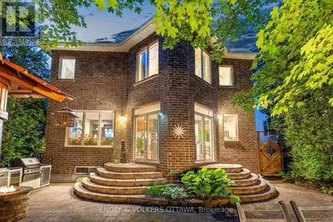 8 Glenrill Place Ottawa ON K2M 2T6