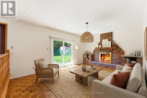 10 Parmalea Crescent Ottawa ON K2E 7J3