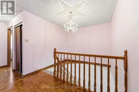 10 Parmalea Crescent Ottawa ON K2E 7J3