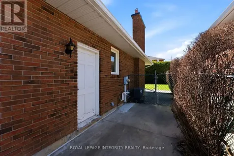 10 Parmalea Crescent Ottawa ON K2E 7J3