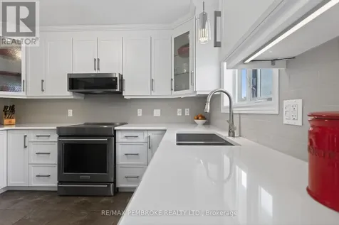 39 Oak Avenue Petawawa ON K8H 0B5