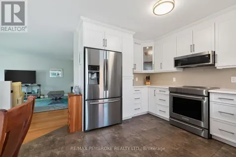 39 Oak Avenue Petawawa ON K8H 0B5