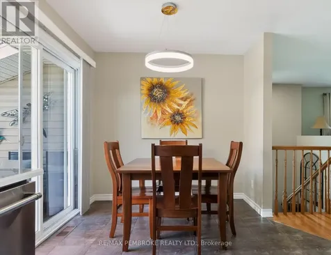 39 Oak Avenue Petawawa ON K8H 0B5