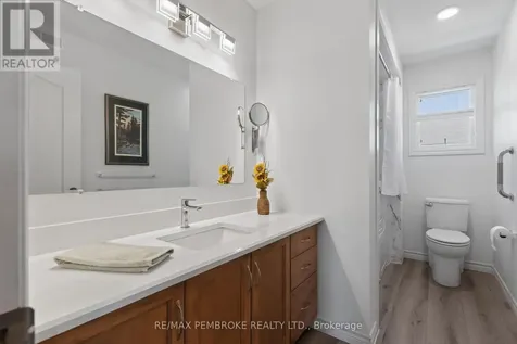 39 Oak Avenue Petawawa ON K8H 0B5