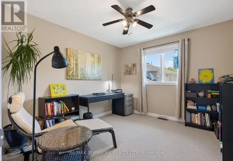 39 Oak Avenue Petawawa ON K8H 0B5