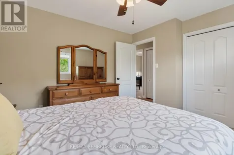 39 Oak Avenue Petawawa ON K8H 0B5