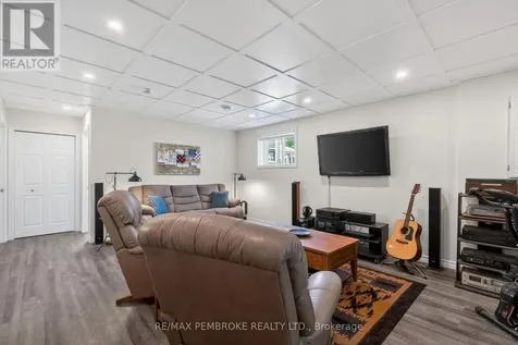 39 Oak Avenue Petawawa ON K8H 0B5
