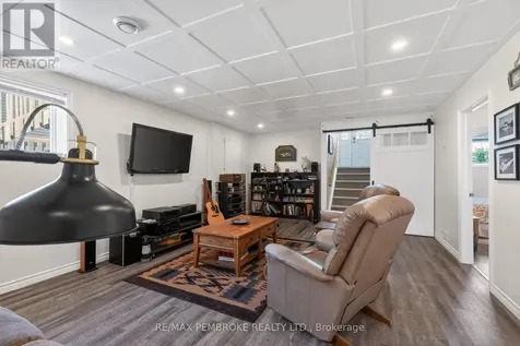 39 Oak Avenue Petawawa ON K8H 0B5