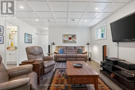 39 Oak Avenue Petawawa ON K8H 0B5