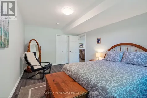39 Oak Avenue Petawawa ON K8H 0B5