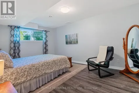 39 Oak Avenue Petawawa ON K8H 0B5