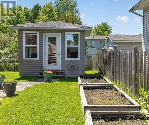 39 Oak Avenue Petawawa ON K8H 0B5