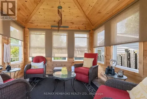 39 Oak Avenue Petawawa ON K8H 0B5