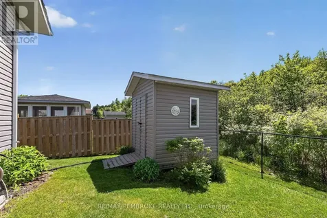 39 Oak Avenue Petawawa ON K8H 0B5