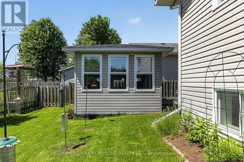 39 Oak Avenue Petawawa ON K8H 0B5