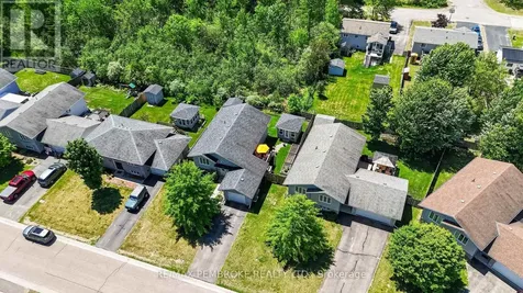 39 Oak Avenue Petawawa ON K8H 0B5
