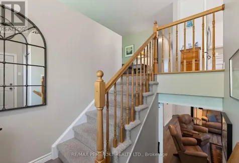 39 Oak Avenue Petawawa ON K8H 0B5