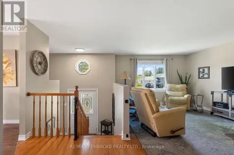 39 Oak Avenue Petawawa ON K8H 0B5