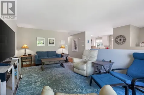39 Oak Avenue Petawawa ON K8H 0B5
