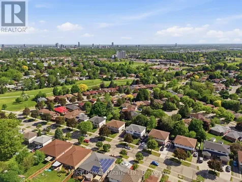 126 Dinison Crescent Kitchener ON N2E 2V2