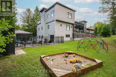 847 Walkley Road Ottawa ON K1V 6R6