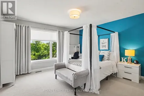330 Devonian Way Ottawa ON K2T 0L5