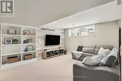 330 Devonian Way Ottawa ON K2T 0L5