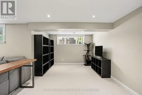330 Devonian Way Ottawa ON K2T 0L5